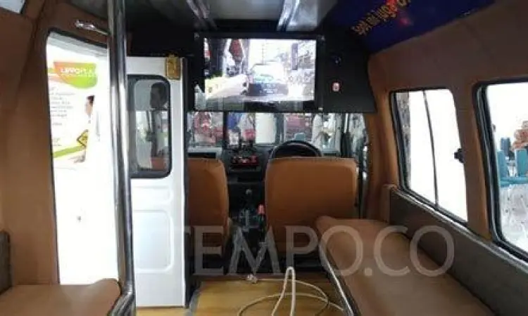 Modifikasi Interior Angkot Interior mobil angkot modern dengan kursi berhadapan