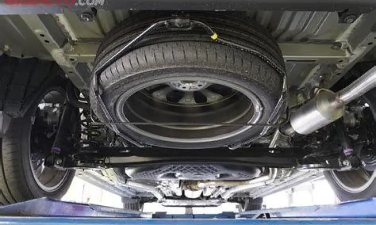 Cek Kaki-Kaki Avanza Pengecekan suspensi dan ban mobil bekas