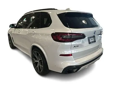 BMW X5 xDrive40i M Sport Performa BMW X5 di jalan raya