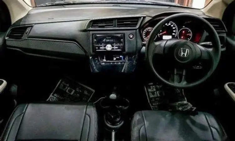 Interior Honda Brio Satya 2019 yang bersih dan terawat