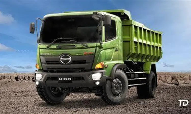 Hino 500 Series Dump Truck Hino 500 Series dump truck di area konstruksi