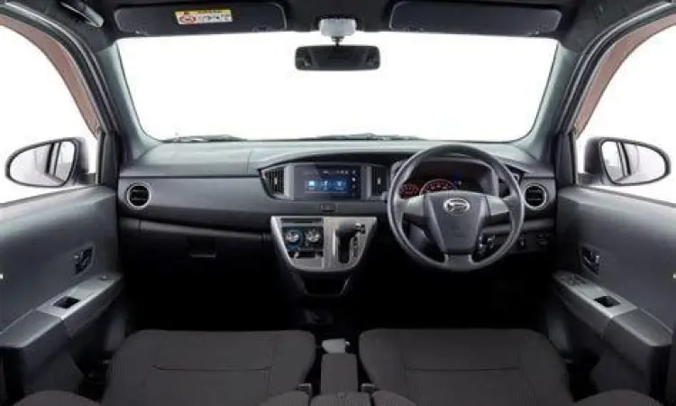 Interior mobil keluarga 7 seater dibawah 200 juta