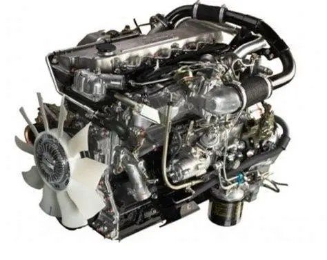 Cek Mesin Elf Mekanik memeriksa mesin Isuzu Elf bekas