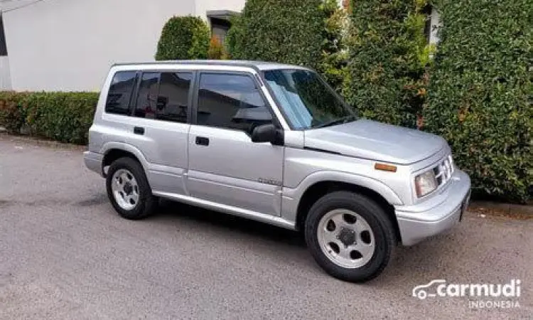 Suzuki Escudo JLX generasi pertama warna silver