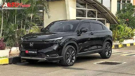 Honda HR-V SE Jakarta Honda HR-V warna hitam di jalanan Jakarta