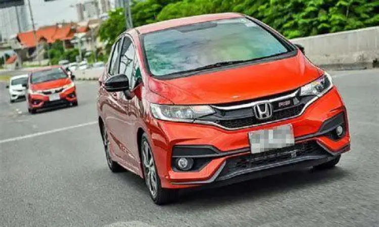 Honda Jazz GK5 Putih Model Honda Jazz GK5 varian terakhir di Indonesia