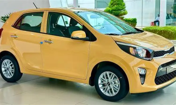 Kia Picanto warna kuning cerah