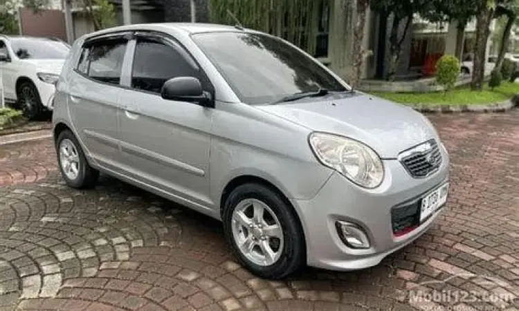 Model Kia Picanto bekas warna kuning