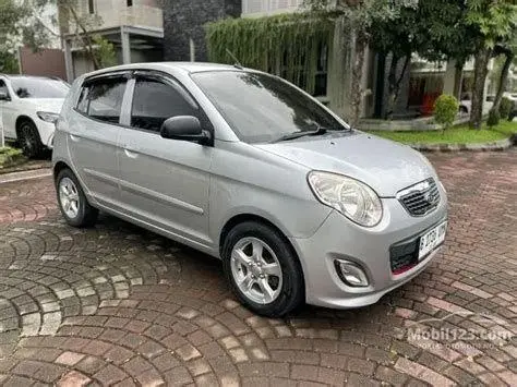 Kia Picanto Second Model Kia Picanto bekas warna kuning