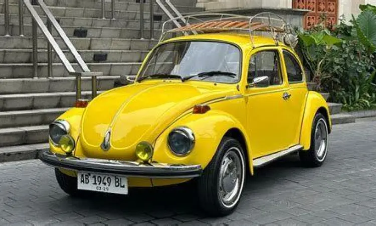 Volkswagen 1303 Super Beetle Detail interior dan kaca melengkung VW Kodok seri 1303