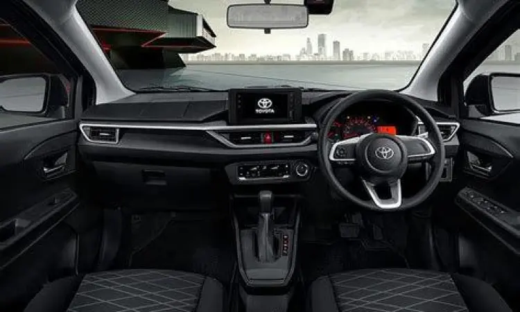 Dashboard modern Toyota Agya dengan fitur canggih
