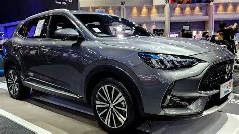 Eksterior MG HS Facelift Eksterior depan MG HS facelift dengan grille digital flaming