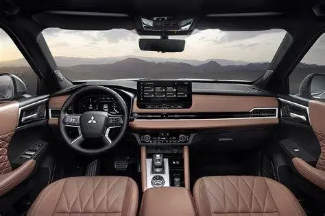 Interior Mitsubishi Outlander PHEV Interior mewah Mitsubishi Outlander PHEV dengan layar sentuh