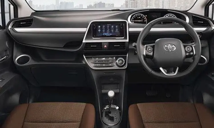 Interior dashboard Toyota Sienta tipe V