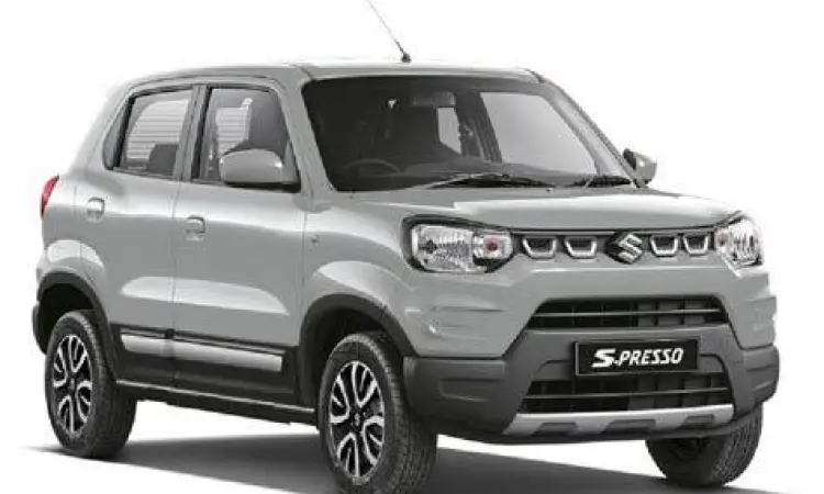 suzuki s-presso warna perak di jalan raya