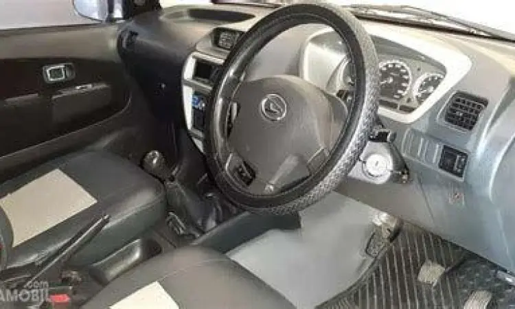 Interior Daihatsu Taruna FGX yang luas