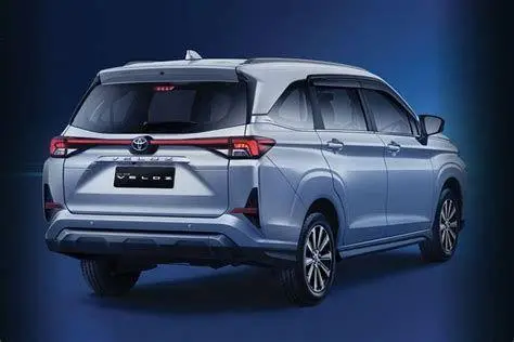 Bagian Belakang Toyota Veloz Tampilan belakang Toyota Veloz putih yang elegan