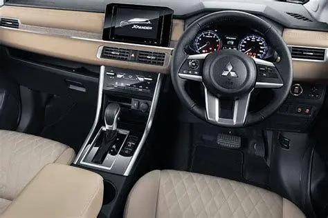 Interior Kabin Xpander Ultimate Interior mewah Mitsubishi Xpander Ultimate dengan head unit 9 inci