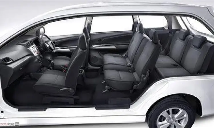 Interior Toyota Avanza Veloz bekas yang terawat