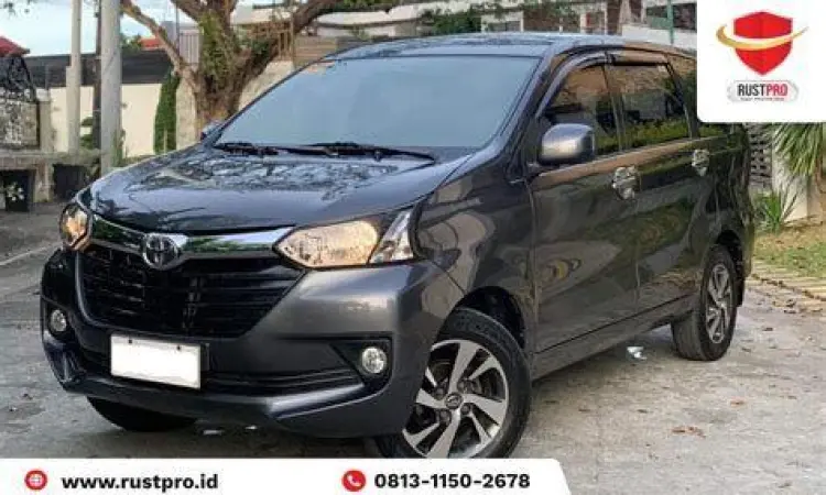 Proses pengecekan bodi mobil bekas