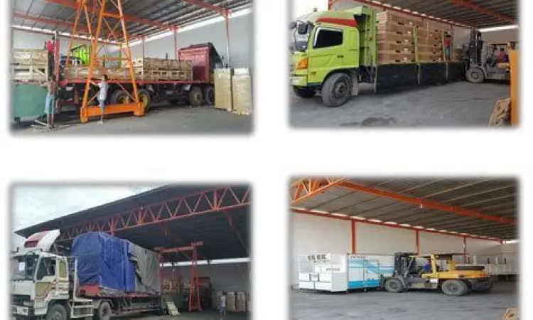 Barang tertata rapi di atas mobil pick up