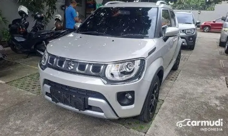 Suzuki Ignis varian GX berwarna silver