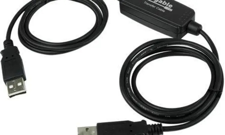 Menghubungkan kabel USB dari HP ke laptop untuk transfer data
