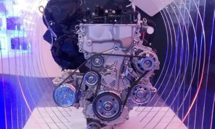 Mesin Toyota Avanza yang bersih dan terawat