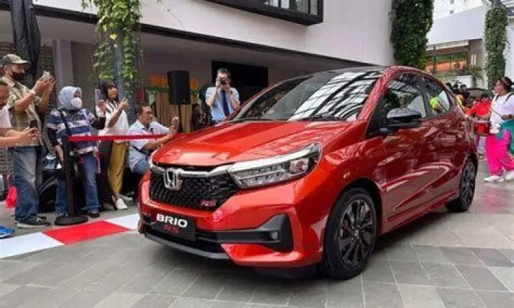 Honda Brio RS model terbaru di dealer