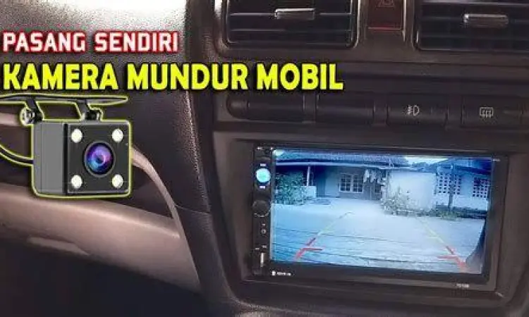 proses instalasi kamera parkir mobil di bengkel