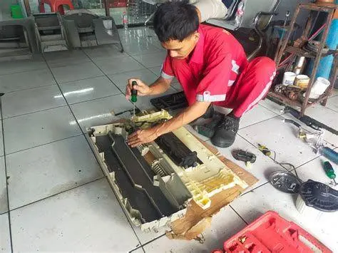 Servis AC Avanza Proses servis AC mobil Avanza di bengkel