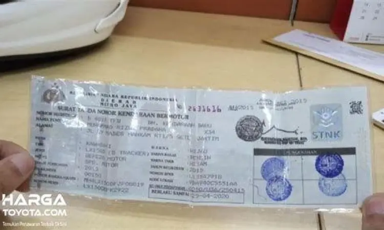Dokumen surat kendaraan BPKB dan STNK lengkap