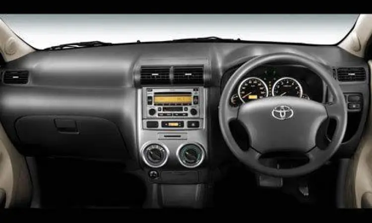 Interior Toyota Avanza bekas yang masih bersih dan rapi