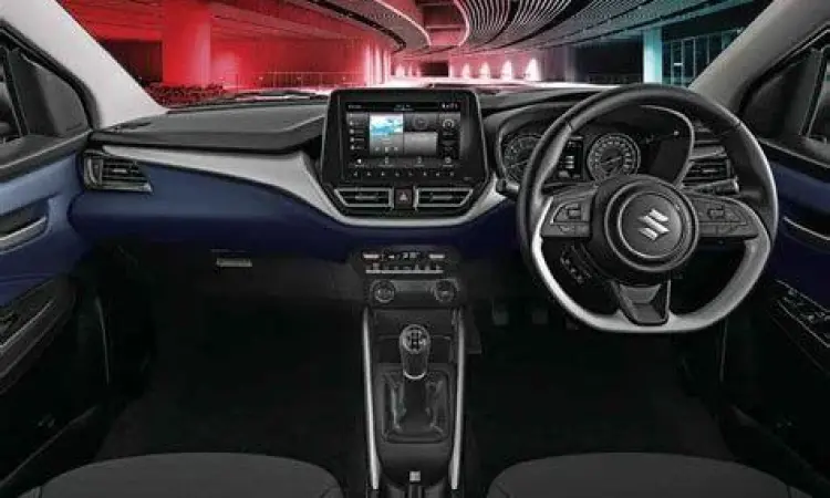 Interior kabin Suzuki Baleno dengan fitur head unit