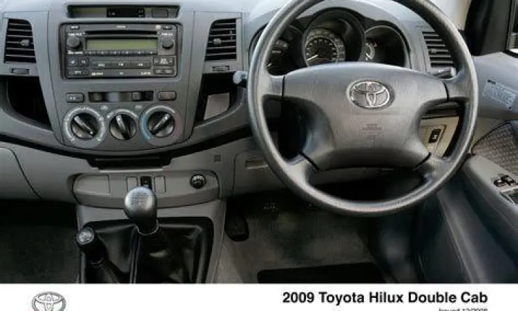 Kondisi interior Toyota Hilux 2012 tipe G