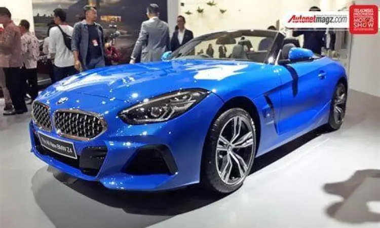 BMW Z4 Roadster berwarna San Francisco Red