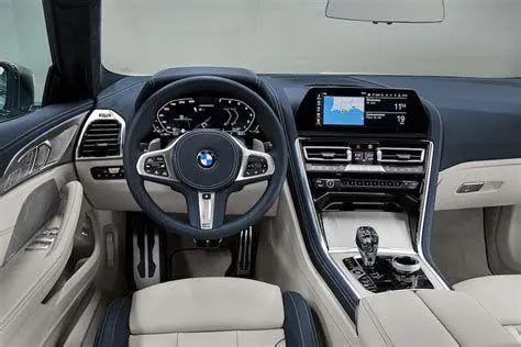 Interior BMW Seri 8 Interior mewah BMW Seri 8 Coupe dengan material kulit premium
