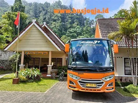 Garasi Bus Pariwisata Barisan bus pariwisata di garasi perusahaan otobus