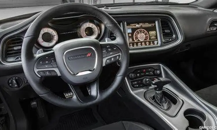 Interior Dodge Challenger Interior mewah dan retro Dodge Challenger