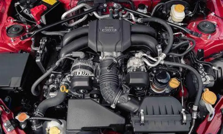 Mesin Boxer Toyota GR86 Ruang mesin Toyota GR86 yang rapi
