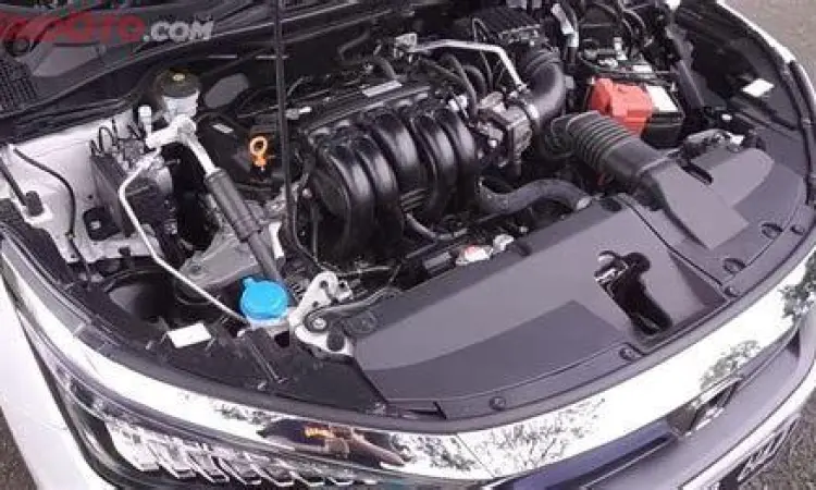 Kondisi ruang mesin Honda City yang bersih
