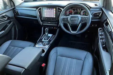 Interior Isuzu MU-X Interior mewah Isuzu MU-X terbaru dengan fitur modern