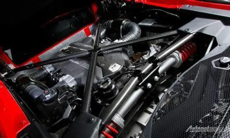 Mesin V12 Lamborghini Aventador yang bertenaga besar