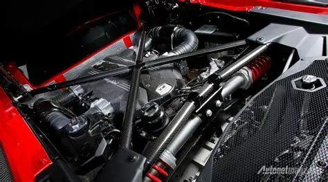Mesin V12 Lamborghini Mesin V12 Lamborghini Aventador yang bertenaga besar