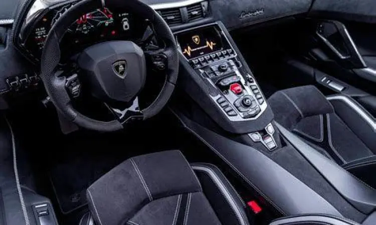Interior Lamborghini Interior mewah Lamborghini Aventador dengan material kulit premium