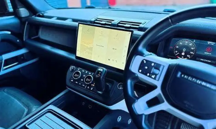 Interior Land Rover Defender Terbaru Interior mewah Land Rover Defender dengan layar Pivi Pro