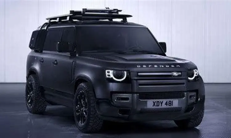 Model Land Rover Defender 130 dengan kapasitas 8 penumpang