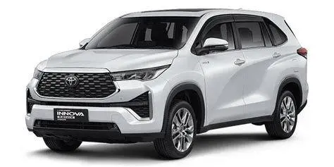 Innova Zenix Hybrid Toyota Kijang Innova Zenix Hybrid berwarna putih di jalan raya