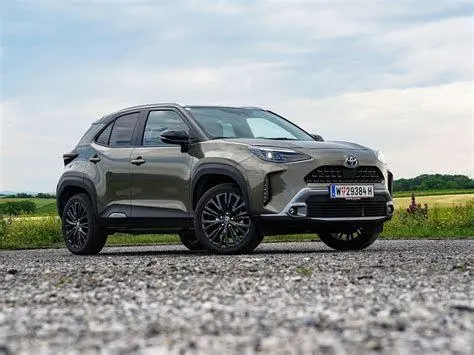 Yaris Cross Hybrid Toyota Yaris Cross Hybrid di pegunungan