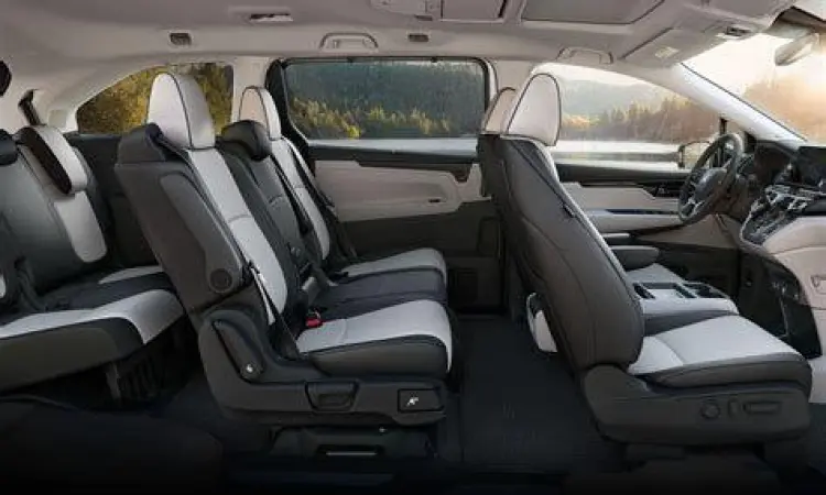 Interior mewah Honda Odyssey dengan kursi elektrik